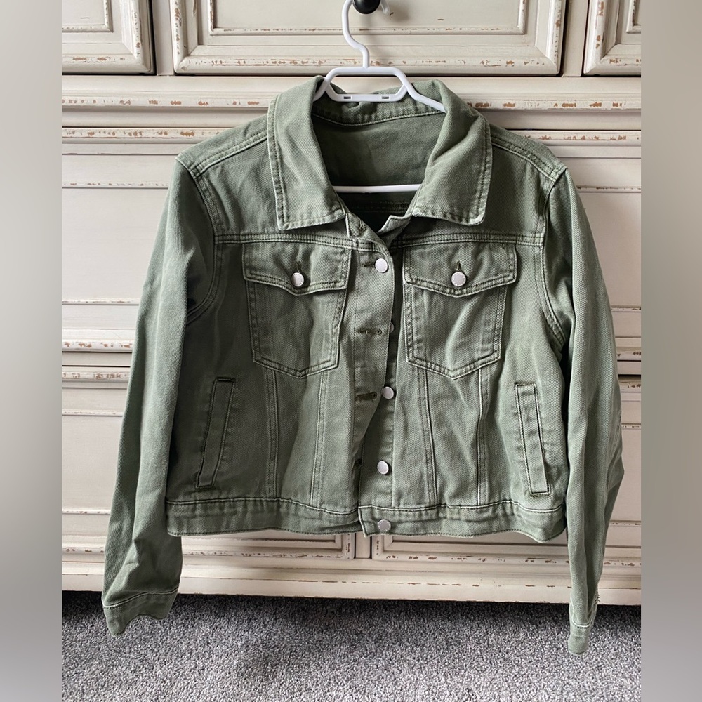 100% cotton sage green cropped denim jacket (L)